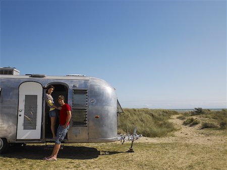 Portrait of Couple in Camper Foto de stock - Con derechos protegidos, Código: 700-01111457