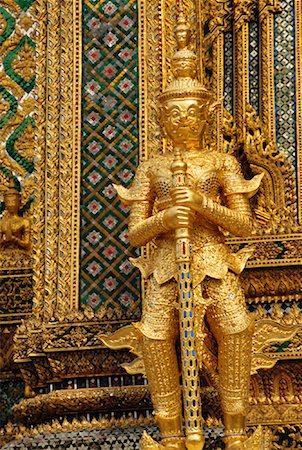 simsearch:700-01275860,k - Gold-Statue, Wat Phra Kaeo, Bangkok, Thailand Stockbilder - Lizenzpflichtiges, Bildnummer: 700-01111549