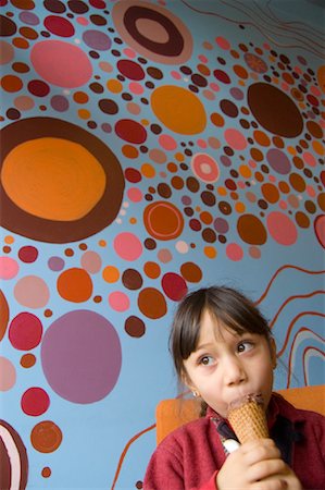 Girl Eating Ice Cream Foto de stock - Con derechos protegidos, Código: 700-01111726