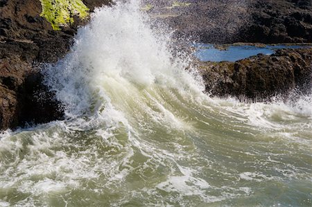 simsearch:633-02645542,k - Crashing Wave, Oregon Coast, USA Stock Photo - Rights-Managed, Code: 700-01111766