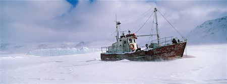 Bateau de pêche congelé dans la glace Photographie de stock - Rights-Managed, Code: 700-01112035