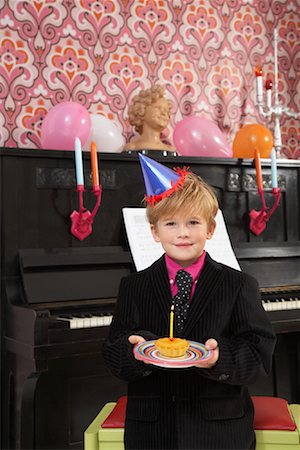 simsearch:700-02693925,k - Portrait of Boy at Birthday Party Foto de stock - Con derechos protegidos, Código: 700-01120463