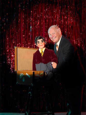 simsearch:700-01120571,k - Ventriloquist with Dummy in Box on Stage Fotografie stock - Rights-Managed, Codice: 700-01120498