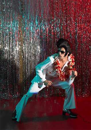 simsearch:400-08507512,k - Elvis Impersonator on Stage Fotografie stock - Rights-Managed, Codice: 700-01120575