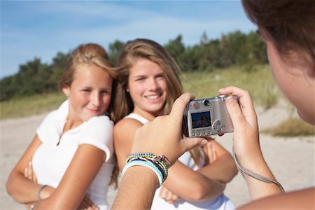 simsearch:700-01196172,k - Girls Taking Picture at Beach Stock Photo - Rights-Managed, Code: 700-01123521