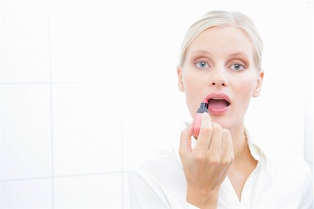 simsearch:700-01586129,k - Woman Putting on Lipstick Stock Photo - Rights-Managed, Code: 700-01165042