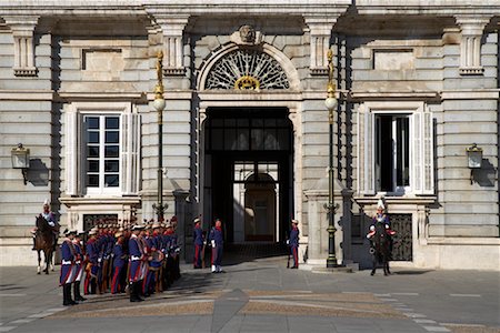 plaza de oriente - Wachen, Palacio Real, Plaza de Madrid, Spanien Stockbilder - Lizenzpflichtiges, Bildnummer: 700-01163297