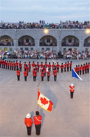 Sonnenuntergang-Zeremonie Fort Henry, Kingston, Ontario, Kanada Stockbilder - Lizenzpflichtiges, Bildnummer: 700-01172311