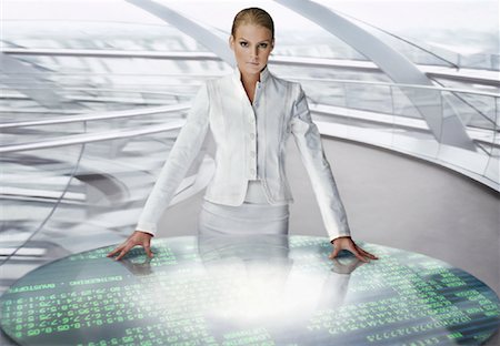 escritorio (pantalla del monitor) - Portrait of Businesswoman Standing by Futuristic Table Foto de stock - Con derechos protegidos, Código: 700-01172961