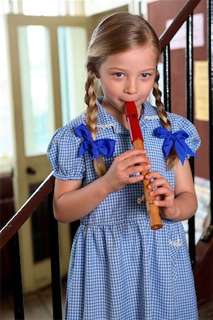 flauta dulce - Girl Playing Recorder Foto de stock - Con derechos protegidos, Código: 700-01173189