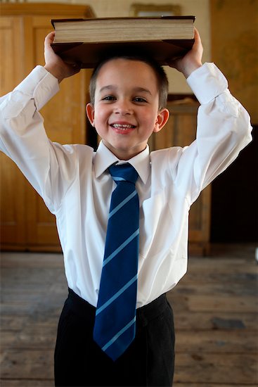 Boy with Book on Head Foto de stock - Derechos protegidos Premium, Artista: Marden Smith, Código de la imagen: 700-01173191