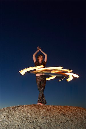 Circus Performer and Fire Wheel Foto de stock - Con derechos protegidos, Código: 700-01185183