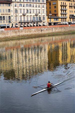 scull - Arno River, Florence, Tuscany, Italy Foto de stock - Con derechos protegidos, Código: 700-01185514