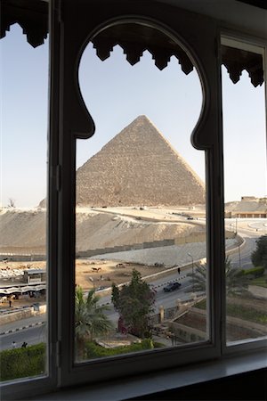 simsearch:700-05855200,k - Vue des grandes pyramides de fenêtre de Mena House Hotel, Giza, Égypte Photographie de stock - Rights-Managed, Code: 700-01182746