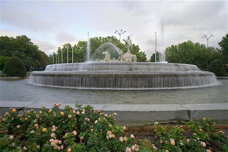 fountain of neptune - Neptune Fountain, Plaza Canovas del Castillo, Madrid, Spain Foto de stock - Con derechos protegidos, Código: 700-01183323