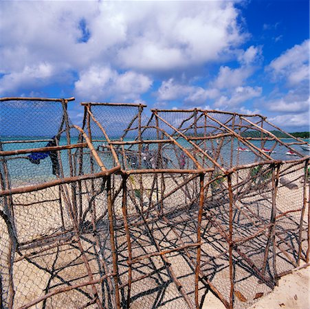 Fish Cage on Beach Foto de stock - Con derechos protegidos, Código: 700-01183621