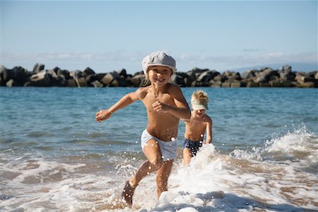 simsearch:632-01156987,k - Boys Running on Beach Stock Photo - Rights-Managed, Code: 700-01183943