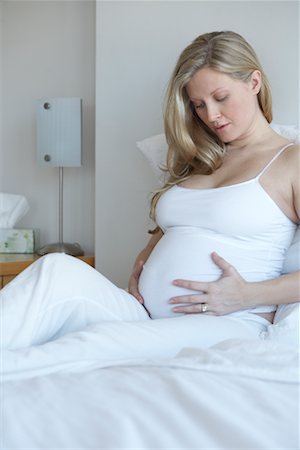 simsearch:600-01374341,k - Pregnant Woman in Bed Stock Photo - Rights-Managed, Code: 700-01194706