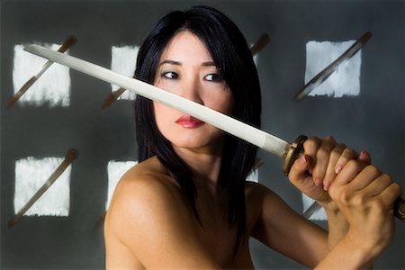 Femme tenant le sabre de samouraï Photographie de stock - Rights-Managed, Code: 700-01194915