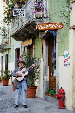 simsearch:600-01112784,k - Man Playing Guitar, Guanajuato, Mexico Foto de stock - Con derechos protegidos, Código: 700-01195710