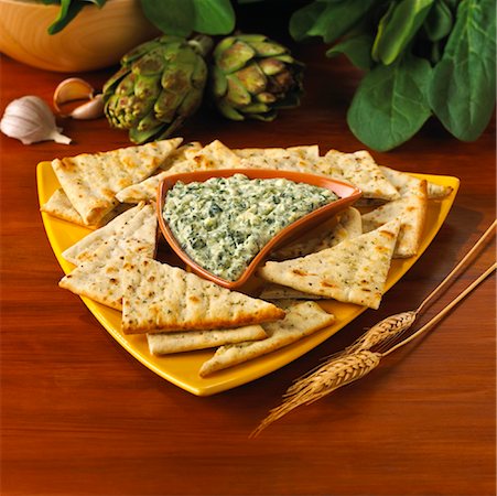 pan de ajo - Flat Bread With Spinach and Artichoke Dip Foto de stock - Con derechos protegidos, Código: 700-01195929