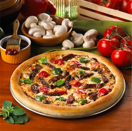 simsearch:600-01374284,k - Steak Pizza Stockbilder - Lizenzpflichtiges, Bildnummer: 700-01195930