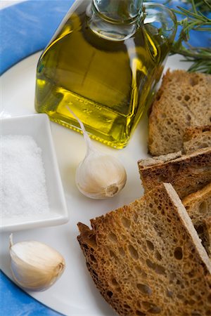 Roasted Bread, Olive Oil, Garlic and Salt Foto de stock - Con derechos protegidos, Código: 700-01196157