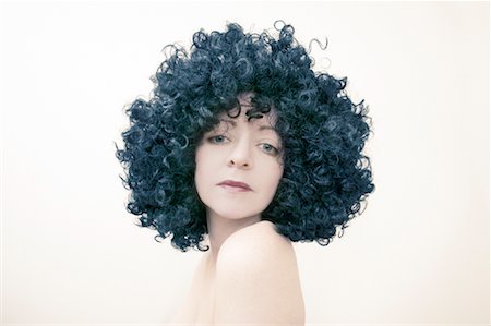 paul knight - Portrait of Woman Wearing Wig Foto de stock - Con derechos protegidos, Código: 700-01196211