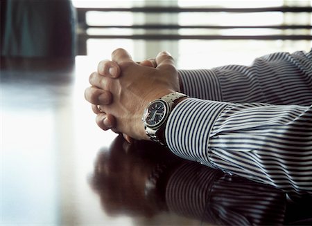 Close-up of Man's Hands on Table Foto de stock - Con derechos protegidos, Código: 700-01196439