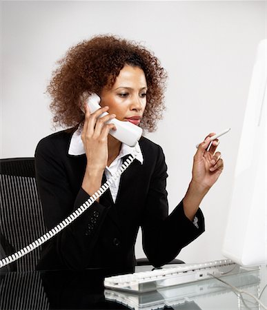 smoker - Businesswoman Using Telephone Foto de stock - Con derechos protegidos, Código: 700-01198998