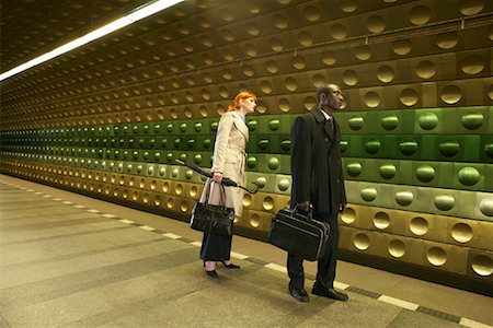 stylish businessman leaning - People at Subway Station Foto de stock - Con derechos protegidos, Código: 700-01199234