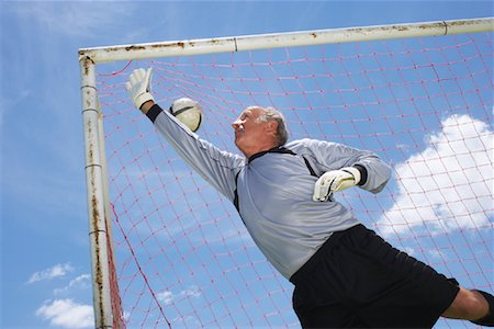 simsearch:700-01199314,k - Goalie Reaching for Soccer Ball Foto de stock - Con derechos protegidos, Código: 700-01199285