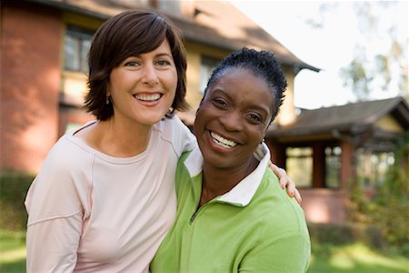 simsearch:700-01199347,k - Portrait de deux femmes Photographie de stock - Rights-Managed, Code: 700-01199343