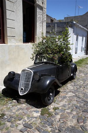 simsearch:700-00606670,k - Voiture garée, Colonia, Uruguay Photographie de stock - Rights-Managed, Code: 700-01199740