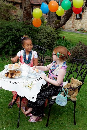 Mädchen mit Tee-Party Stockbilder - Lizenzpflichtiges, Bildnummer: 700-01199825