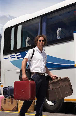 Travailleur transportant des bagages Photographie de stock - Rights-Managed, Code: 700-01199988