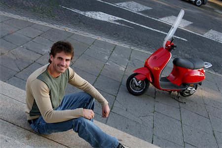 simsearch:700-00365663,k - Portrait d'homme avec Vespa Photographie de stock - Rights-Managed, Code: 700-01200233