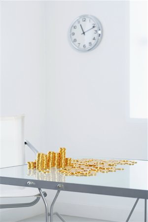 Pièces d'or sur Table Photographie de stock - Rights-Managed, Code: 700-01224038