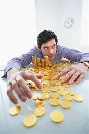 Homme d'affaires avec des pièces d'or Photographie de stock - Rights-Managed, Code: 700-01224041