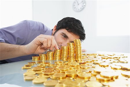 Homme d'affaires avec des pièces d'or Photographie de stock - Rights-Managed, Code: 700-01224043