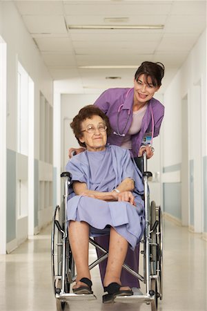 doctor elderly patient - Médecin et le Patient à l'hôpital Photographie de stock - Rights-Managed, Code: 700-01224110