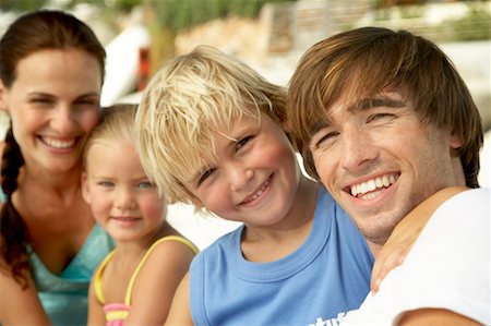 simsearch:695-03385196,k - Family Portrait Stock Photo - Rights-Managed, Code: 700-01223318