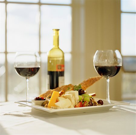 Red Wine with Cheese and Fruit Foto de stock - Con derechos protegidos, Código: 700-01223397