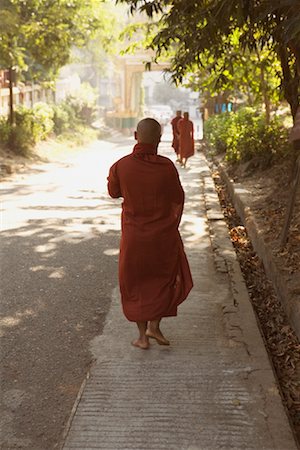 standing buddhist monk - Monks, Yangon, Myanmar Stock Photo - Rights-Managed, Code: 700-01223848