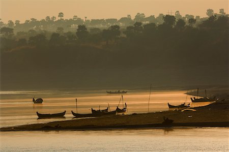 fiume ayeyarwady - Boats on Ayeyarwady River, Myanmar Fotografie stock - Rights-Managed, Codice: 700-01223887