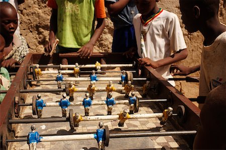 Enfants jouant Table Soccer, Bamako, Mali, Afrique Photographie de stock - Rights-Managed, Code: 700-01235145