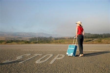 simsearch:700-02265182,k - Woman with Suitcase on Road Foto de stock - Con derechos protegidos, Código: 700-01236368