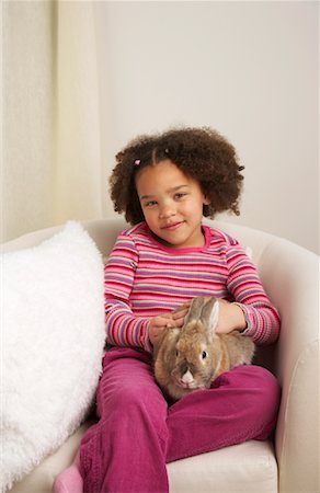 simsearch:700-01236592,k - Portrait de jeune fille avec lapin Photographie de stock - Rights-Managed, Code: 700-01236578