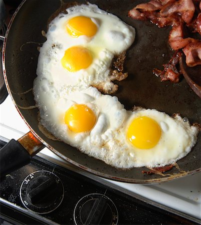 frying pan with bacon - Bacon and Eggs on Frying Pan Stock Photo - Rights-Managed, Code: 700-01236773