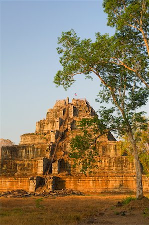 simsearch:700-01112200,k - Temple de Prasat Thom, Koh Ker, Cambodge Photographie de stock - Rights-Managed, Code: 700-01248540